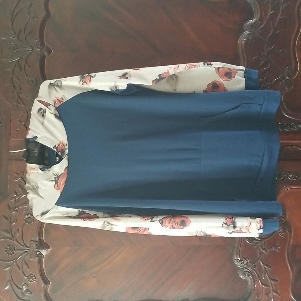 Navy floral hoodie sweatshirt sz L pockets